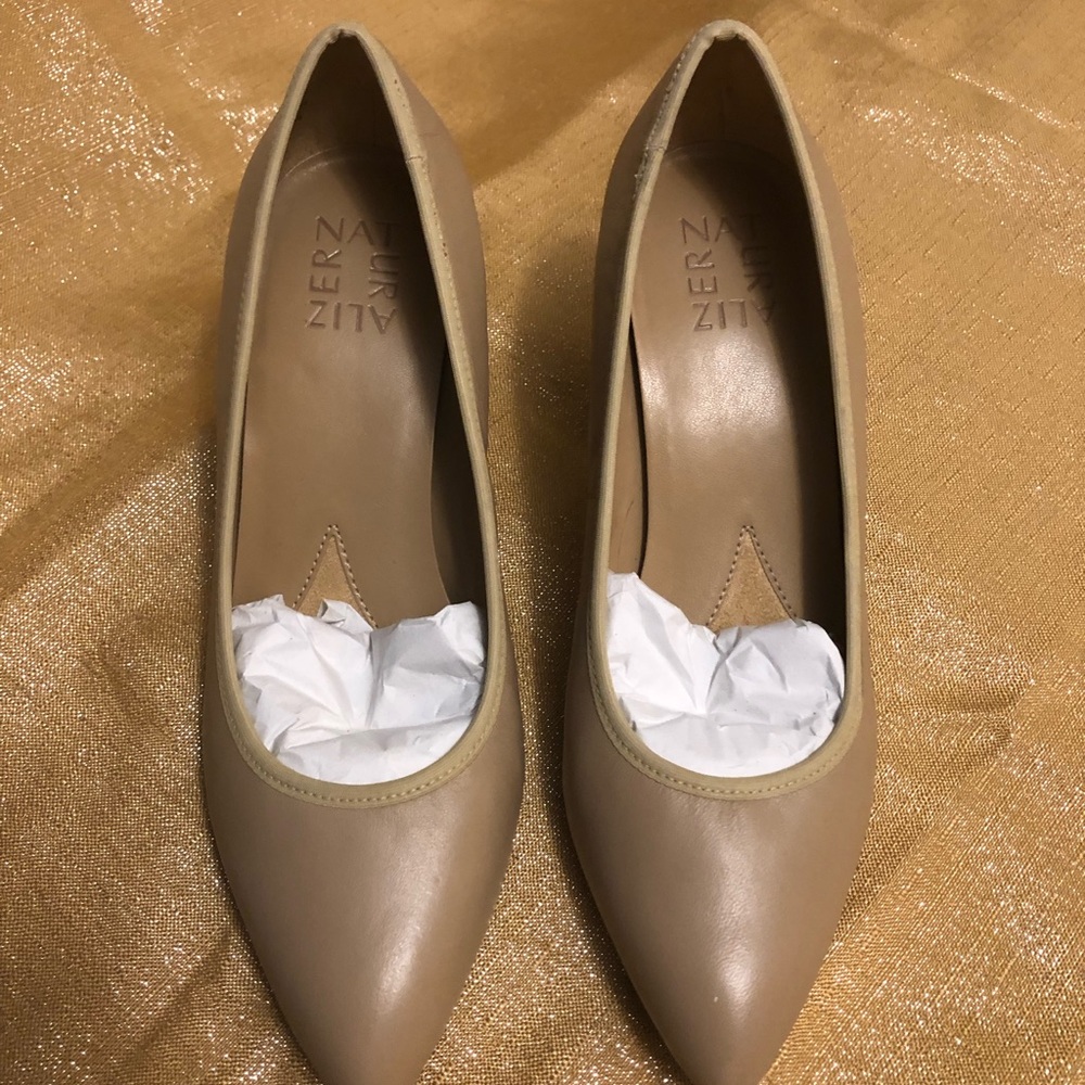 NEW Naturalizer Tan Leather Heel